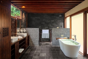 Garden Pool Suite | Bathroom