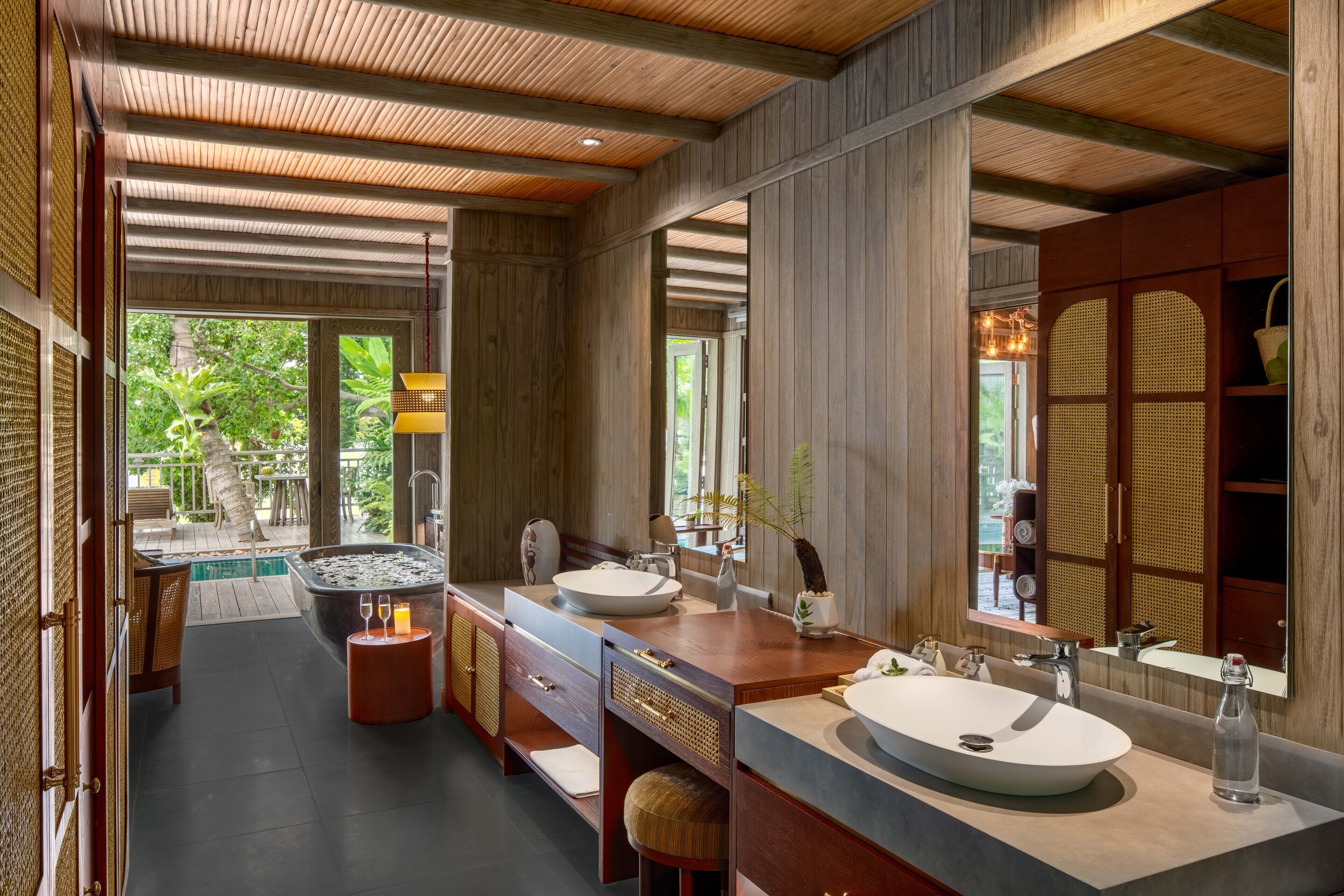 Riverfront Pool Villa | Bathroom