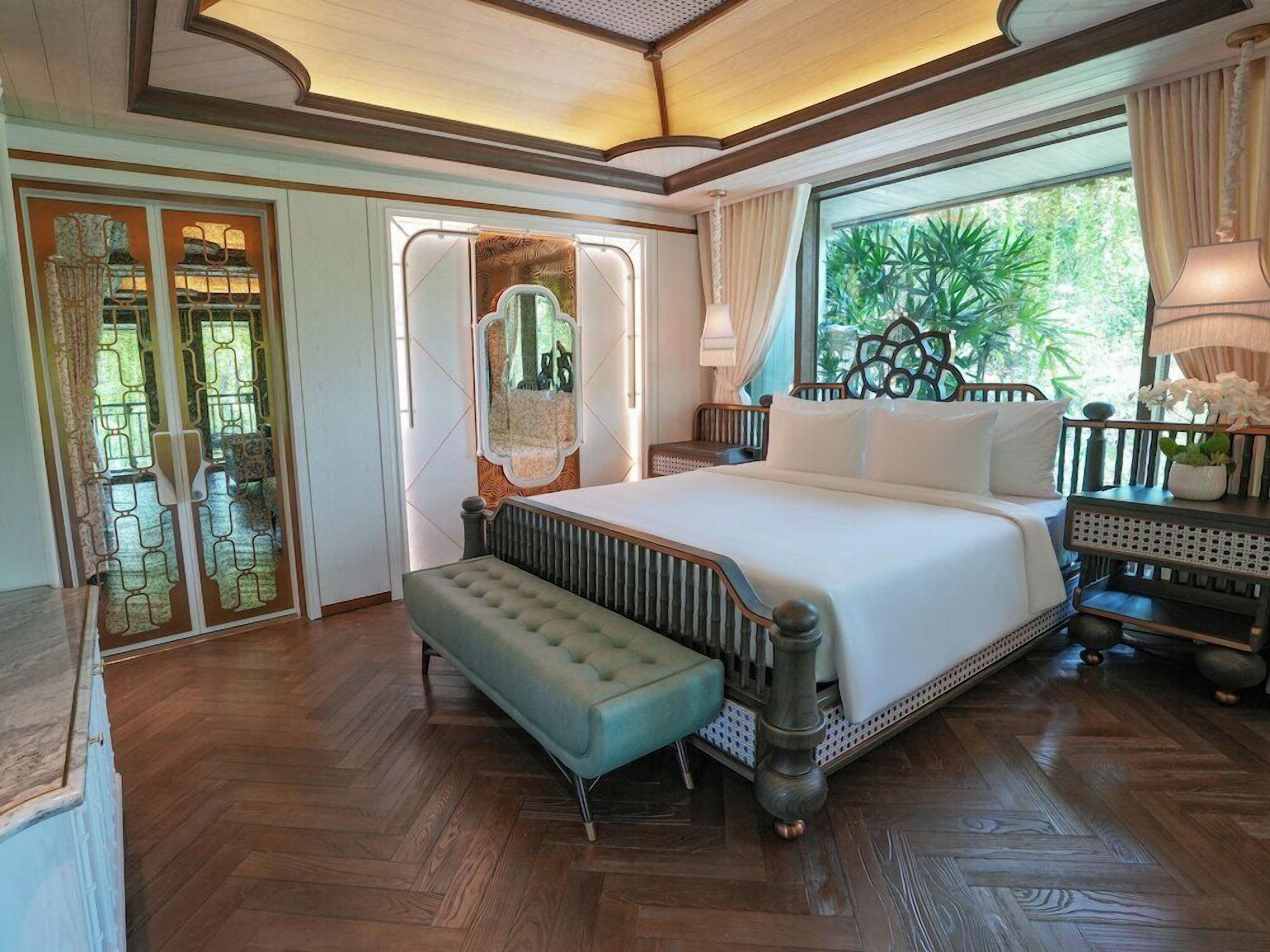 Premium bedding, down comforters, minibar, in-room safe
