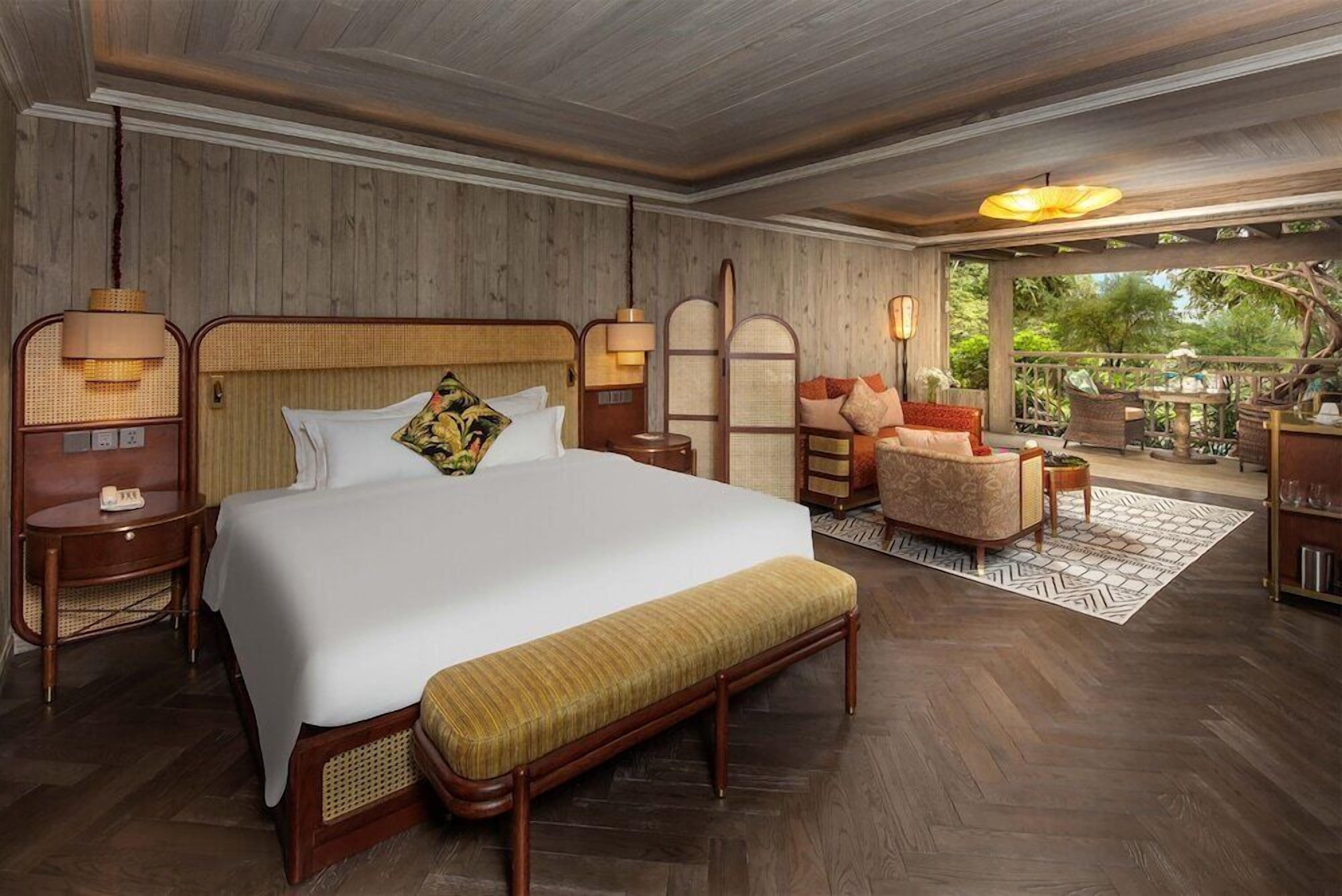 Premium bedding, down comforters, minibar, in-room safe