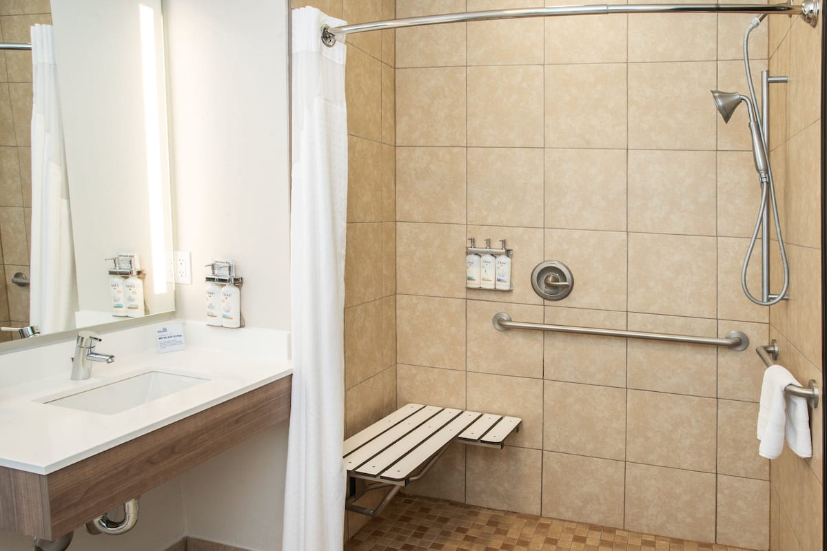Standard Room, 1 King Bed, Accessible (Roll-In Shower) | Premium bedding, pillowtop beds, in-room safe, desk