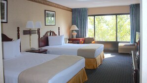 Standard Room, 2 Queen Beds | Living area - Katerina Hotel (Orlando)