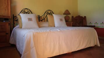 Habitación estándar, 1 cama King size, chimenea, vista al jardín (Alcatraz) | Ropa de cama de alta calidad y edredón