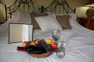 Standard Room, 1 King Bed, Fireplace, Garden View (Alcatraz) | Premium bedding, down comforters, in-room safe, individually decorated
