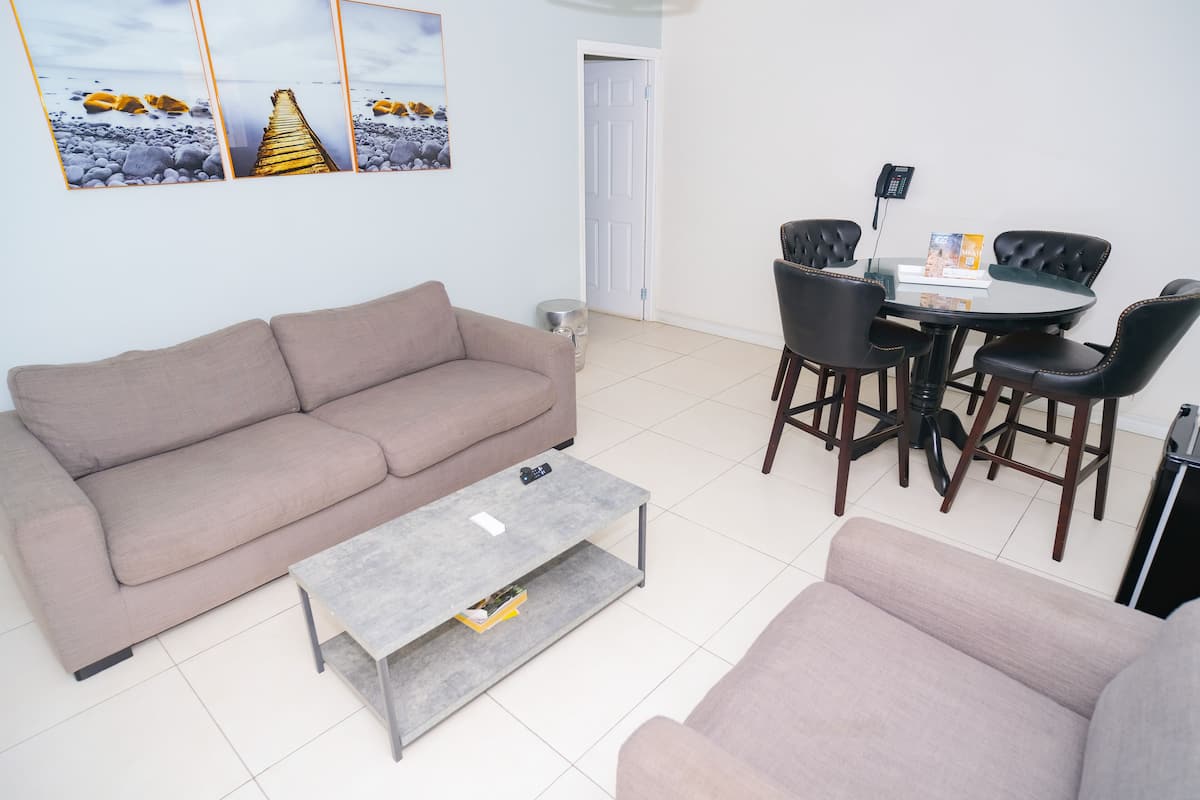 1 Schlafzimmer, hochwertige Bettwaren, Tempur-Pedic-Betten
