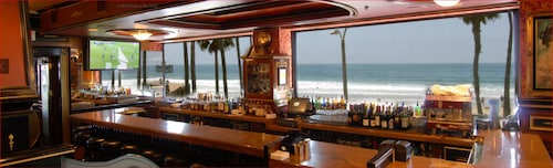 Dorymans Oceanfront Inn