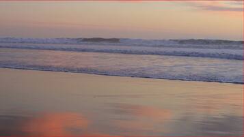 Tæt på stranden, hvidt sand, 7 strandbarer