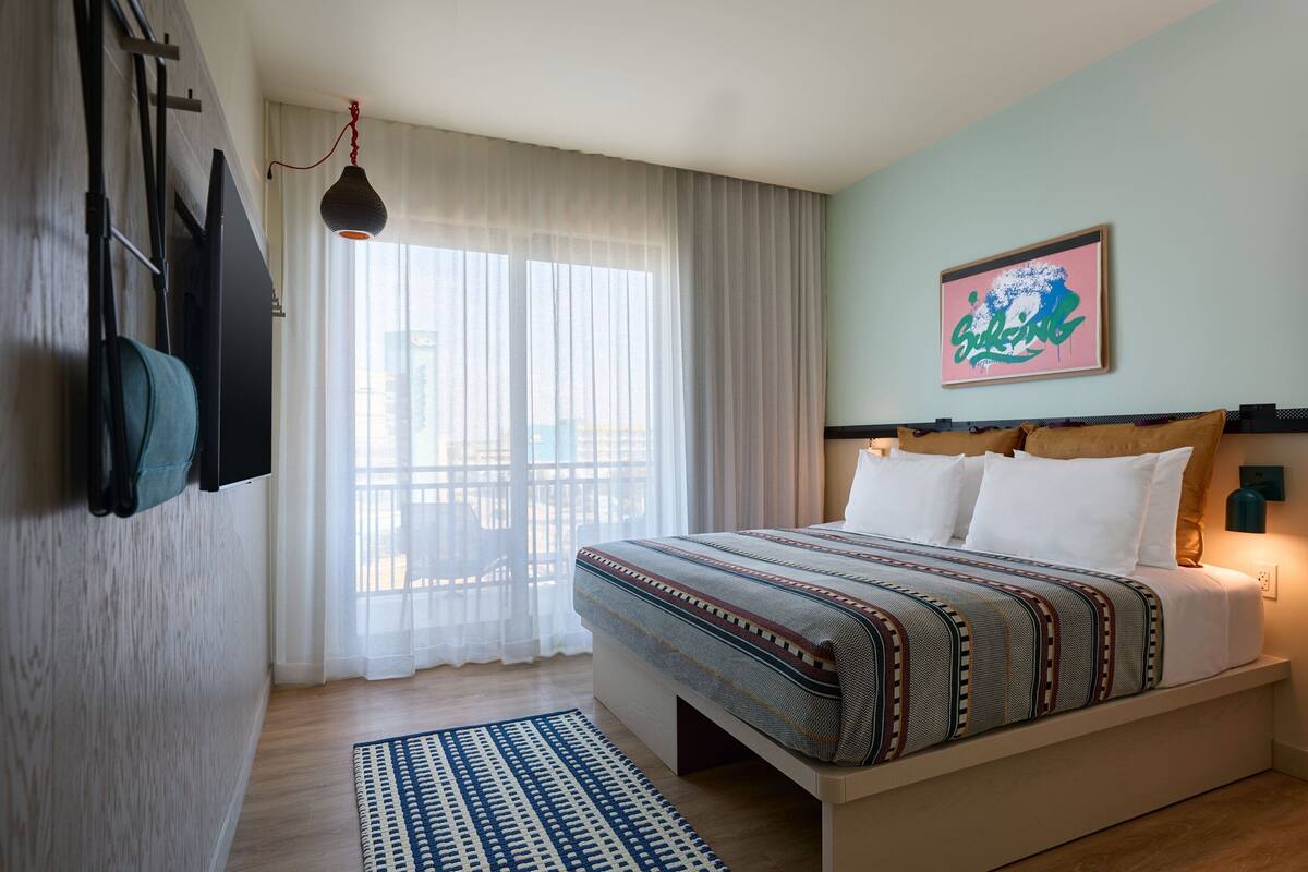 Hypo-allergenic bedding, in-room safe, desk, laptop workspace