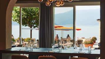 2 restaurants, spécialités Cuisine méditerranéenne