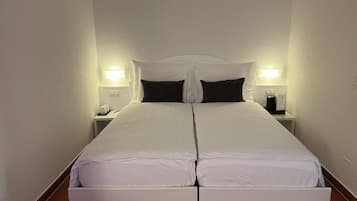 Twin Room, Courtyard Terrace | In-room safe, blackout drapes, free WiFi, bed sheets