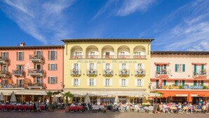 A building with multiple balconies and a central entrance. - Piazza Ascona Hotel & Restaurants (Ascona)