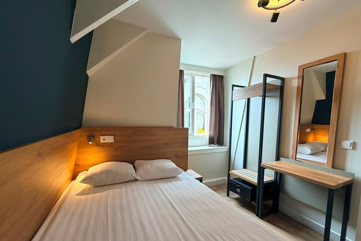 Standaard kamer, 1 tweepersoonsbed, privébadkamer | Een kluis op de kamer, gratis wifi, beddengoed