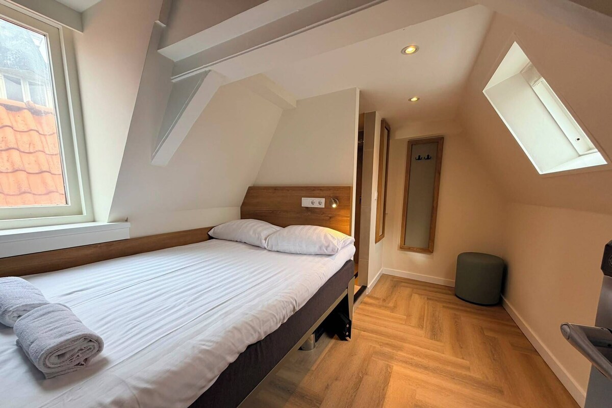 Economy tweepersoonskamer, privébadkamer | Een kluis op de kamer, gratis wifi, beddengoed