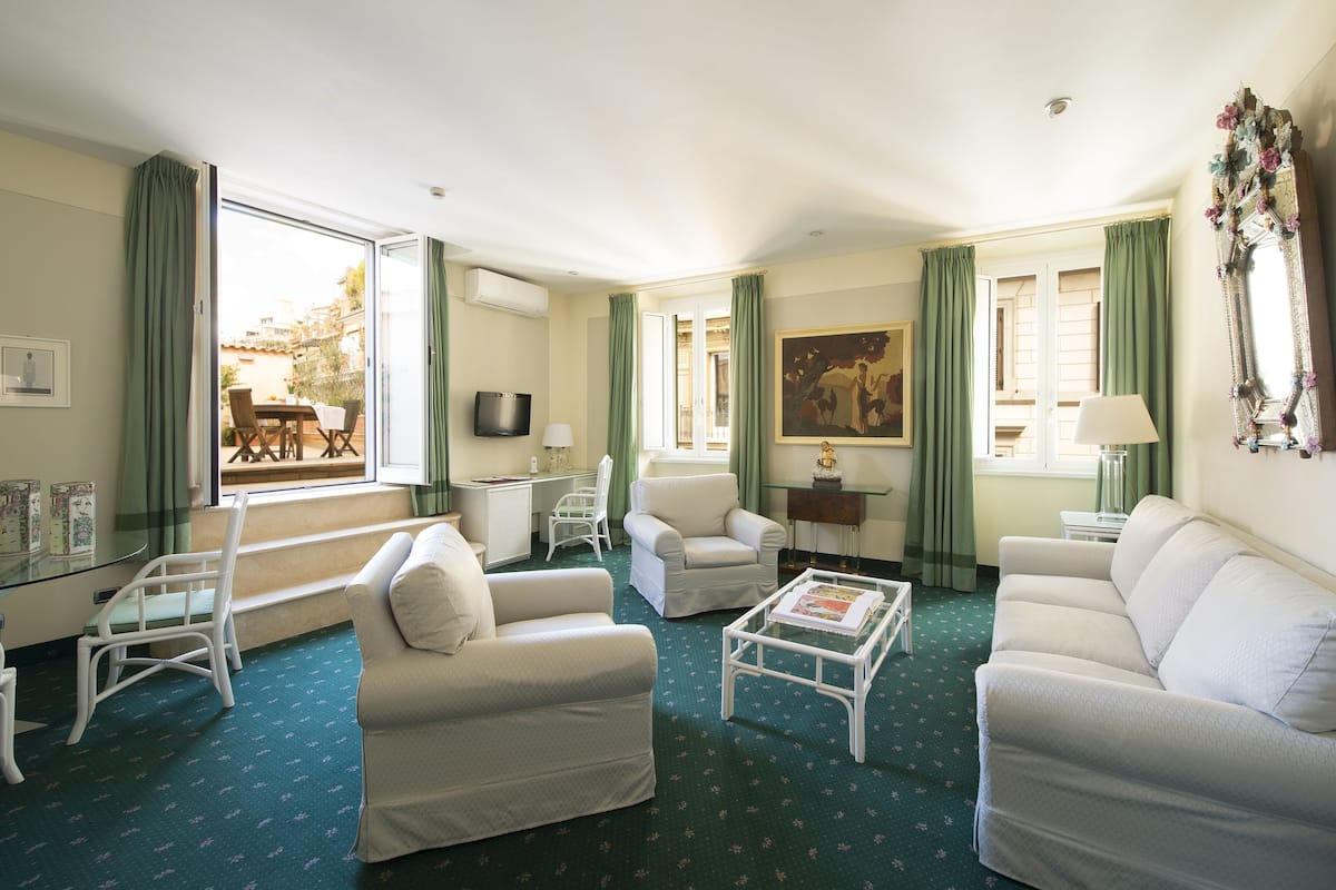 Senior Suite, Terrace, Tower | Living area