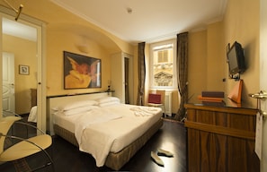 Premium bedding, down comforters, pillowtop beds, minibar - Hotel Gregoriana (Rome)