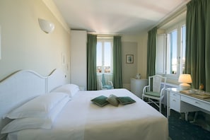 Studio Suite Junior, quang cảnh thành phố, cao tầng | Bộ đồ giường cao cấp, chăn bông, nệm có lớp đệm bông, minibar 
