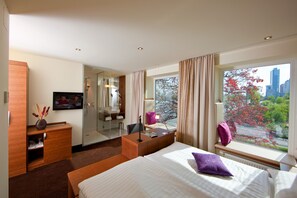 Design Double Room | Premium bedding, down comforters, in-room safe, individually decorated - Strandhotel Alte Donau (Vienna)
