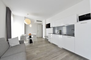 Apartamento Premium, 1 cama de matrimonio con sofá cama, vistas a la montaña | Cocina privada | Horno