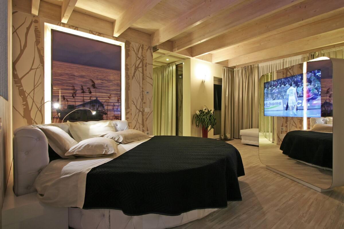 romantic suite, lake view | frette italian sheets, premium bedding, down duvets, in-room safe