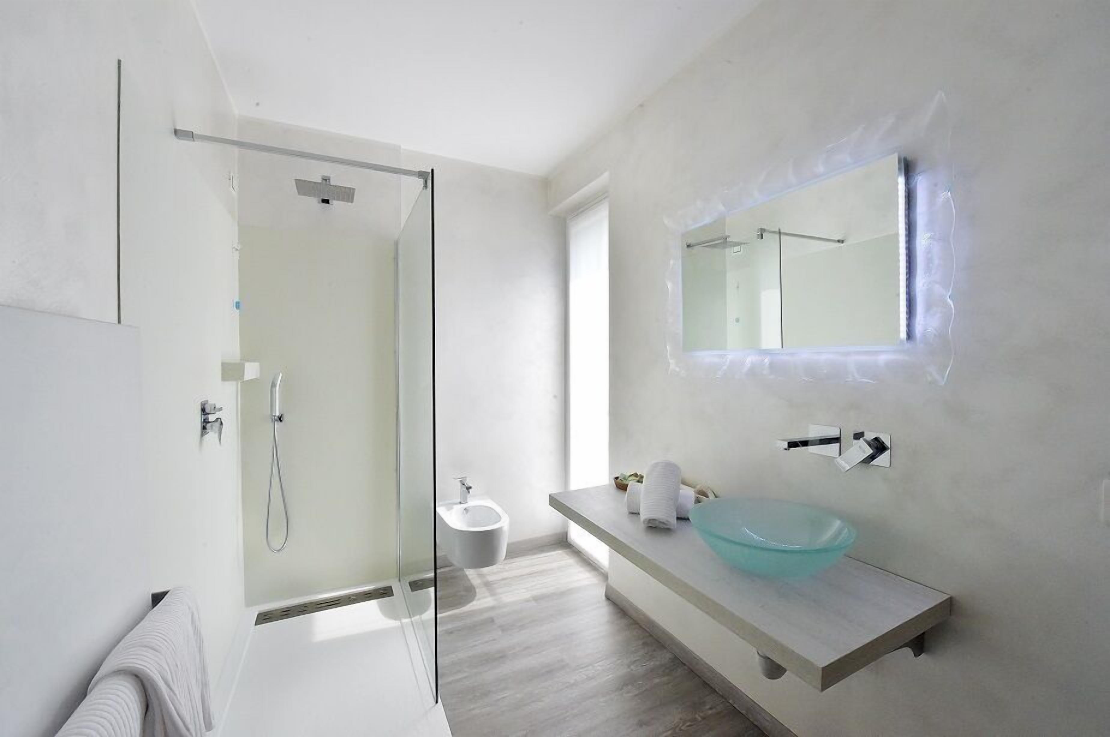 premium apartment, 1 queen bed with sofa bed, mountain view | bathroom | shower, rainfall showerhead, eco-friendly toiletries, hair dryer