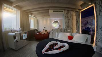 Romantic Suite, Lake View | Frette Italian sheets, premium bedding, down duvets, in-room safe