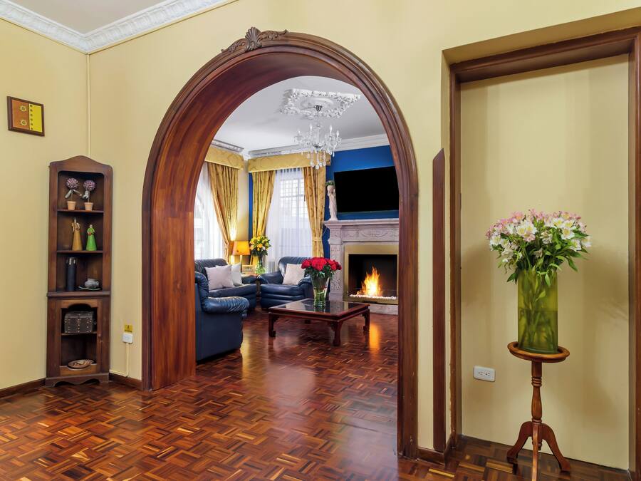 Een 32-inch ledtelevisie met kabelzenders en televisie