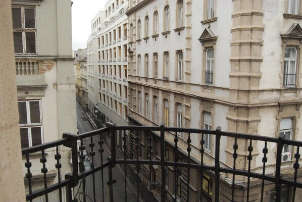 Balcony - Boomerang Hostel (Budapest)
