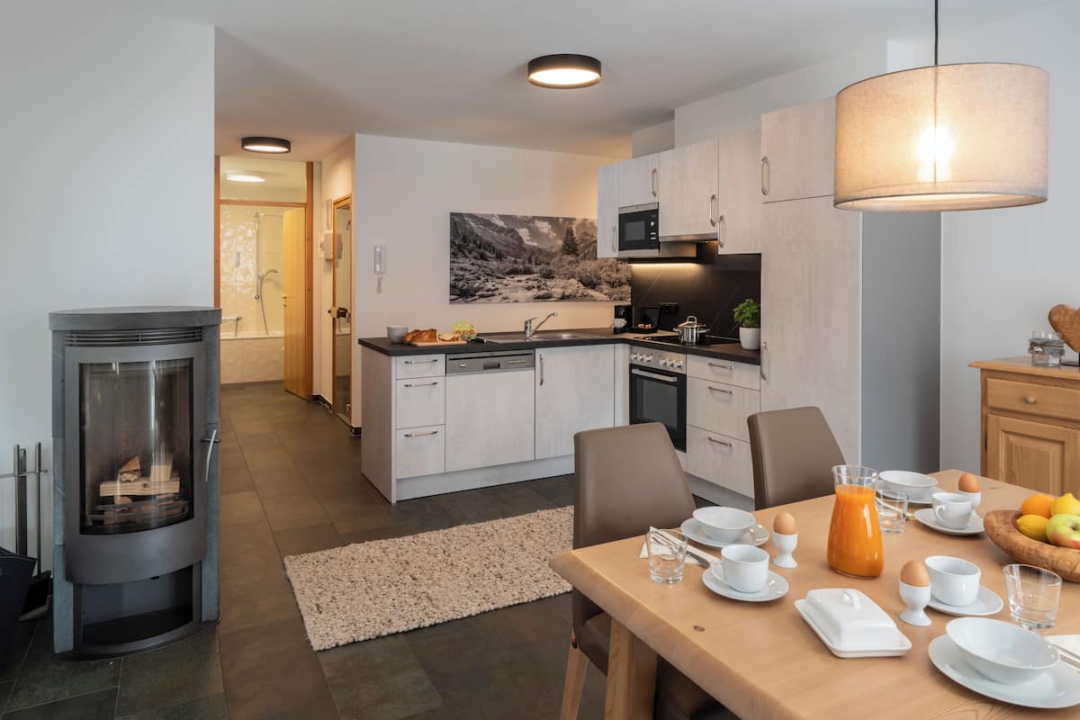1 Schlafzimmer, hochwertige Bettwaren, Zimmersafe, individuell dekoriert