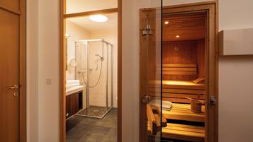 Comfort Apartment, 2 Bedrooms, Sauna (Luchs) | Bathroom | Free toiletries, hair dryer, towels, toilet paper