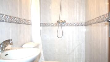Single Room, Private Bathroom | Bathroom | Hair dryer, towels