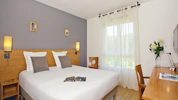 Desk, free cribs/infant beds, free WiFi, bed sheets