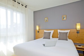 Estudio, cocineta | Escritorio, cunas gratuitas, wifi gratis y ropa de cama 
