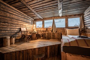 Standard Triple Room | Tilam berlapik, dihias secara berasingan