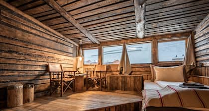 Basecamp Spitsbergen Hotel