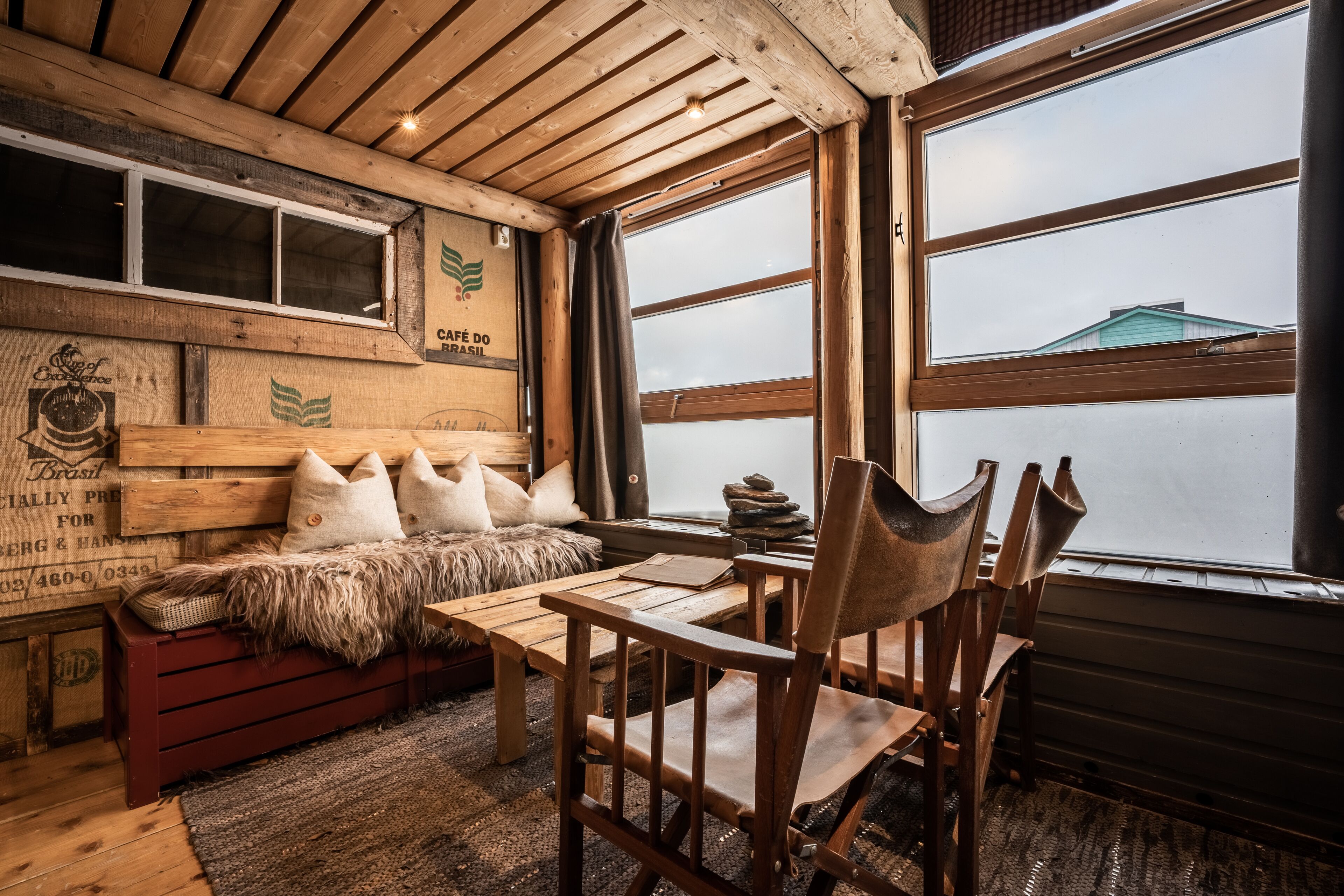 standard suite | living area