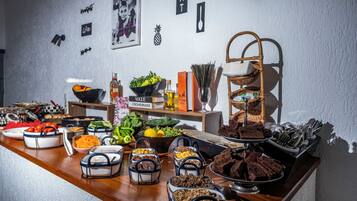 Free daily buffet breakfast