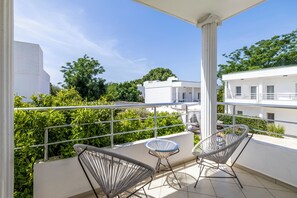 Ropa de cama de alta calidad, minibar, escritorio y cortinas blackout 