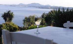 In-room safe, soundproofing, cribs/infant beds, free WiFi - Stefanos Place (Corfu)
