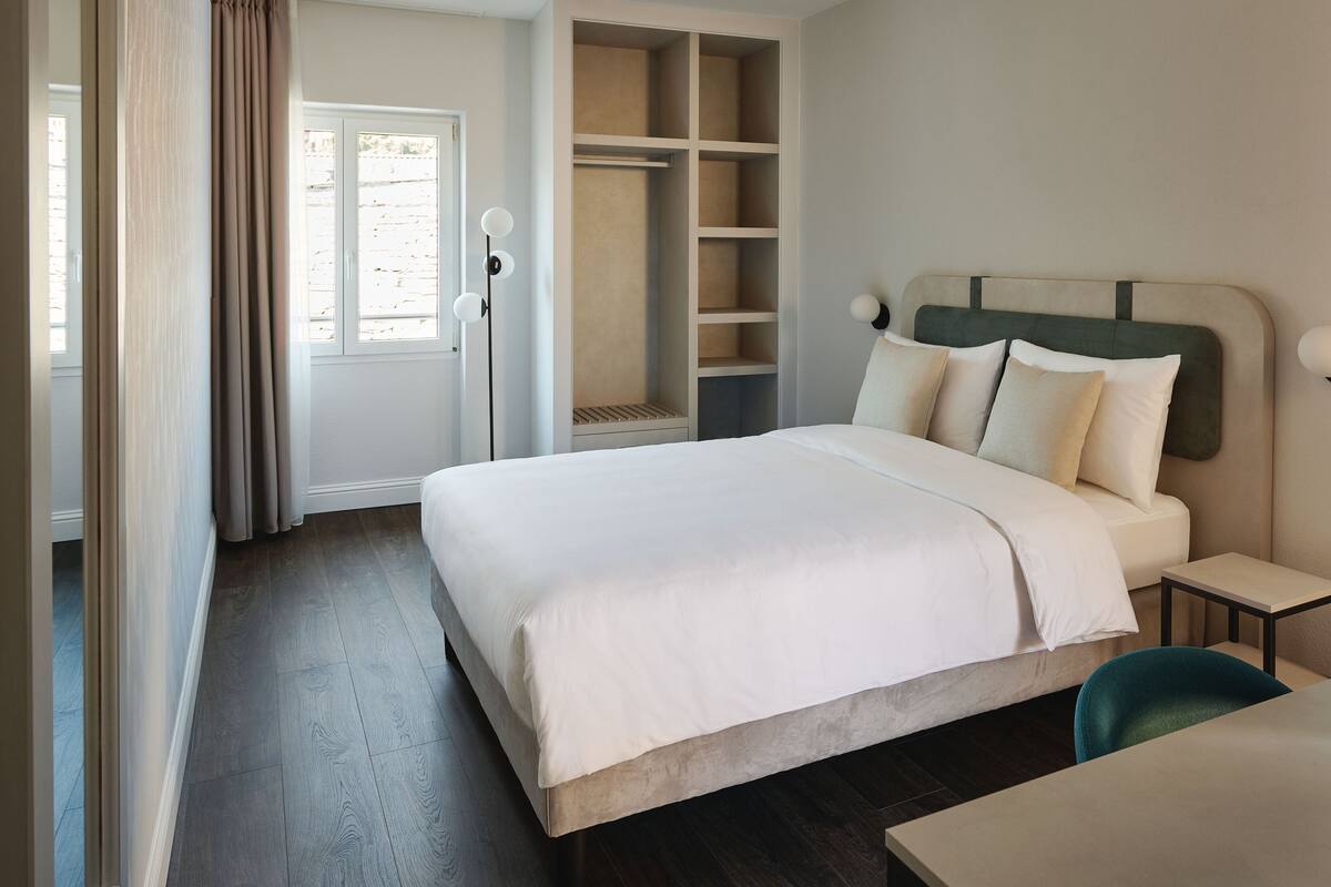 garden queen ( vista 11 ) | 1 bedroom, in-room safe, desk, laptop workspace