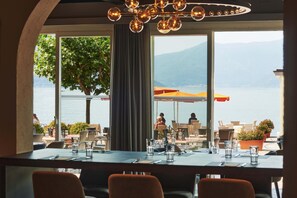 2 restaurantes; se sirven desayunos, comidas y cenas