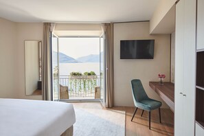 Lake Suite  ( Vista 33 ) | 客房內保險箱、書桌、筆電工作空間、免費無線上網