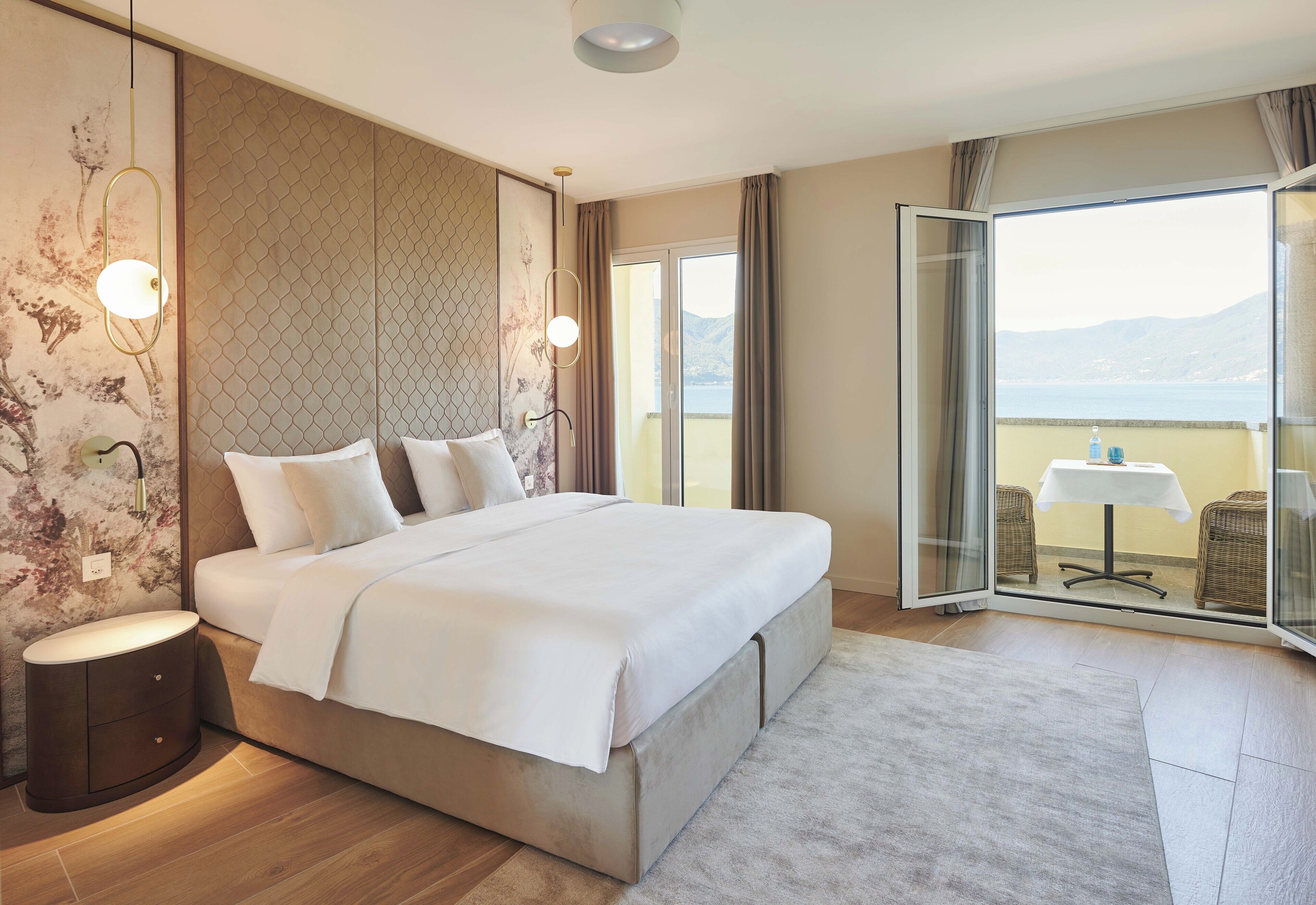 lake suite  ( vista 33 ) | 1 bedroom, in-room safe, desk, laptop workspace