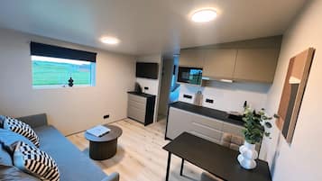 Studio (64) | Woonruimte | Een flatscreentelevisie en vloerverwarming