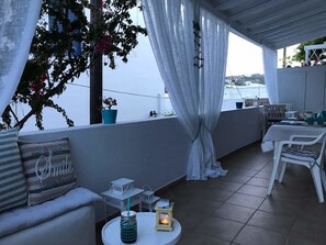 Courtyard - Morpheus Rooms (Syros)