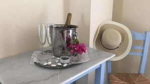 Standard Studio | Living area | TV - Morpheus Rooms (Syros)