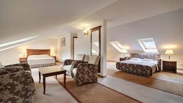 Minibar, safe på rommet, skrivebord og ekstrasenger (mot et tillegg)