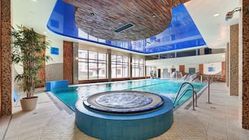 Indoor pool, sun loungers