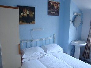 Iron/ironing board, free WiFi, bed sheets