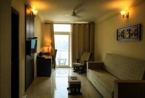 Ganga Suite | Living room | 32-inch flat-screen TV with cable channels, TV