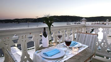 Superior-Zimmer, Balkon, Meerblick | Blick auf das Wasser